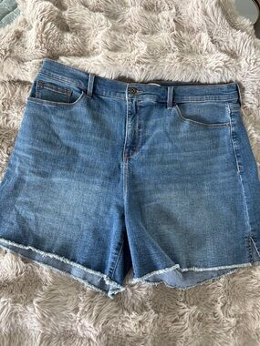 Jessica Simpson Classic High-Rise Denim Shorts in Medium Blue